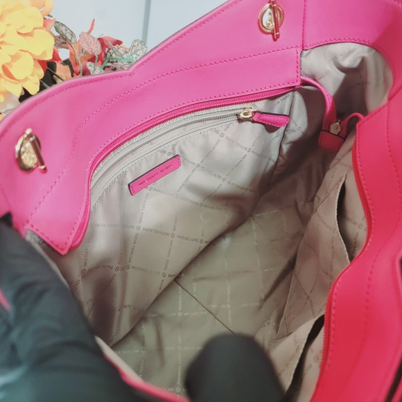 Michael Kors Jet Set Travel Chain Shoulder Tote Bag - Picture 6 of 7